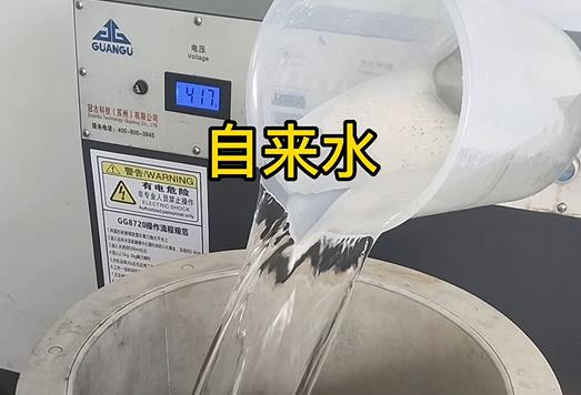 清水淹沒不銹鋼武術用具刀把